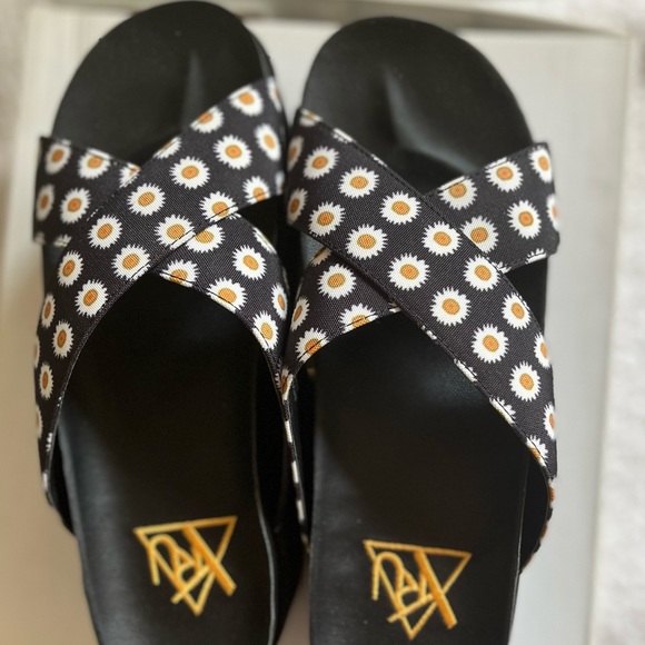 YRU daisy platform slides Retro ~90s ~Y2K ~Grunge era ~It Girl ~Heavier weight - Picture 4 of 8